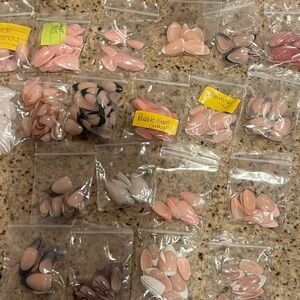 Assorted Glamnetic Press-On Nail Tips 
Almond short